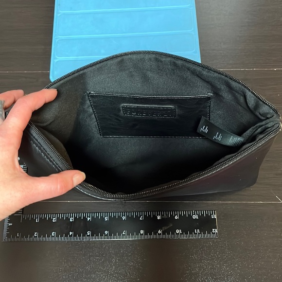 F21 Tablet/IPad Sleeve - Picture 5 of 6